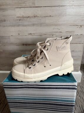 14th & Union Cream High-Top Heeled Boots